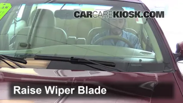 2009 Mercury Grand Marquis LS 4.6L V8 FlexFuel Balais essuie-glace avant Changer les balais des essuie-glace